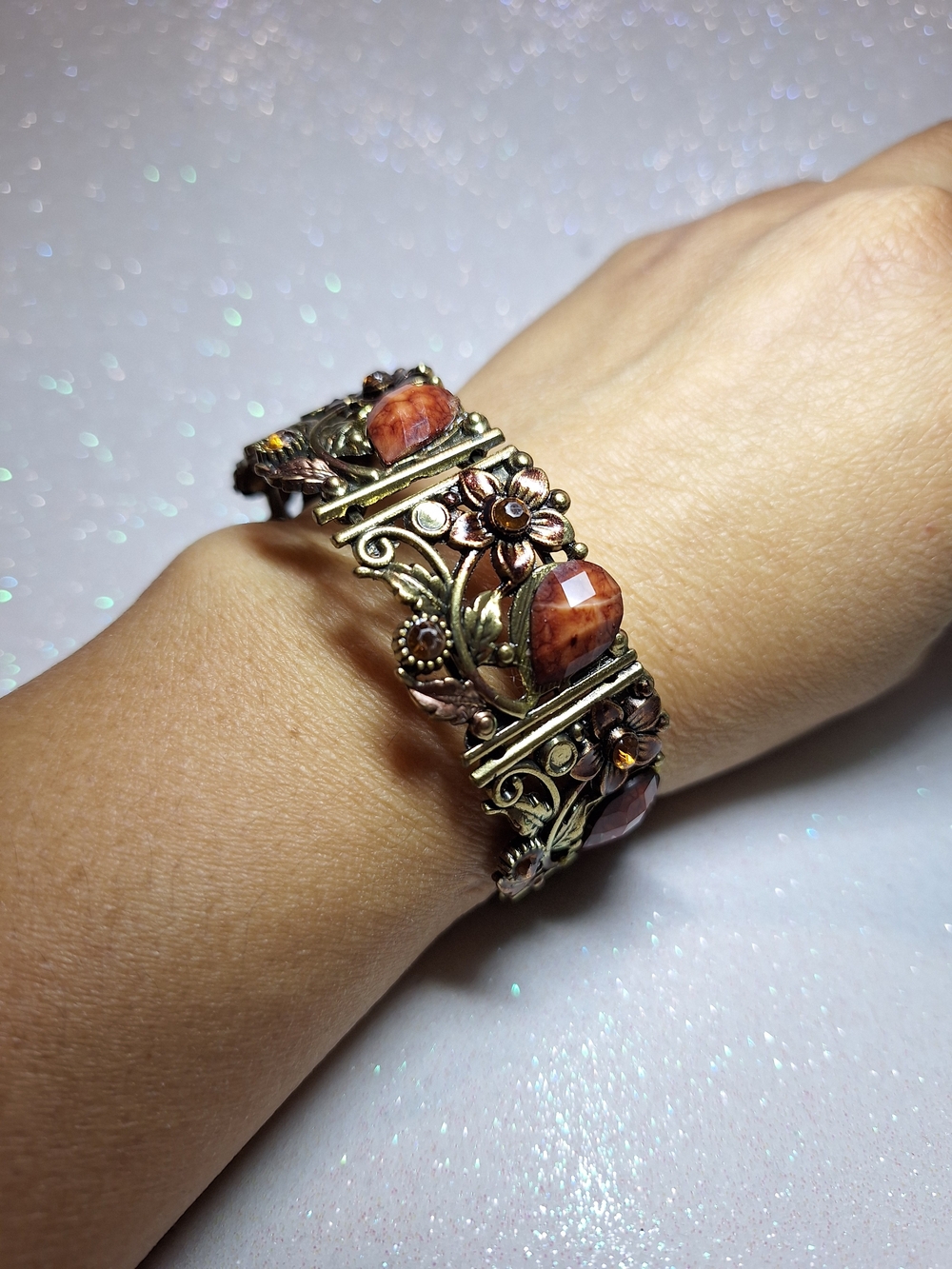 Vintage-Inspired Floral Bracelet with Amber Gemstones - Brown